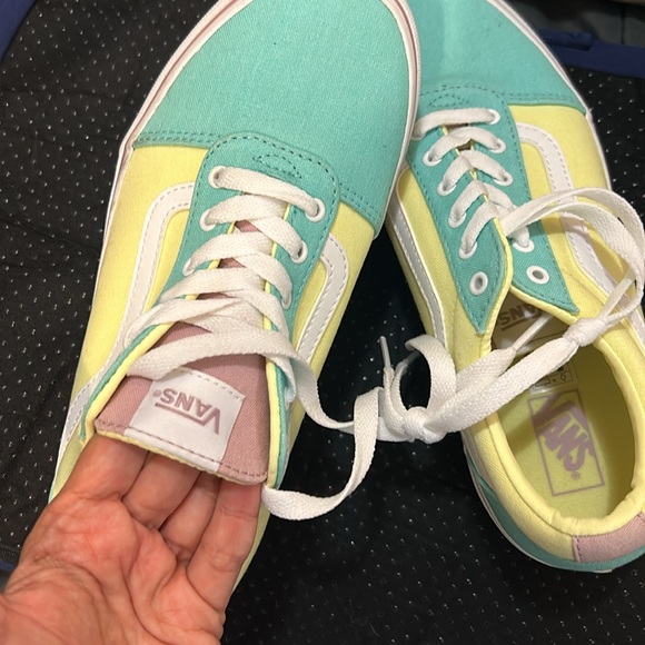 Vans - Picture 8 of 10